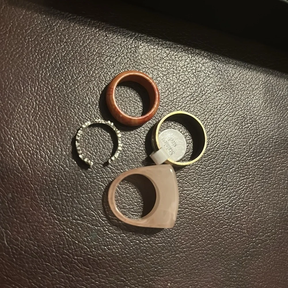 100 rings